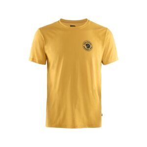 Lágy sárga vadászklingert viselő T-shirt, svéd srácok és vadászat témájára utaló grafika a mellkason, kényelmes, alkalmi viselet, outdoor rajongóknak kiváló választás.
