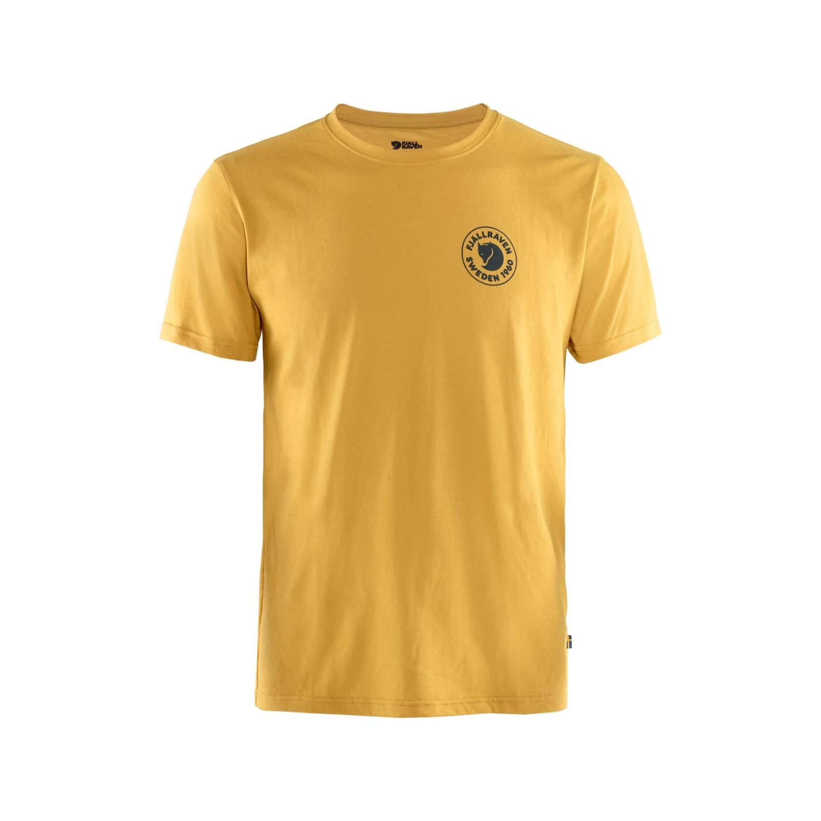 Lágy sárga vadászklingert viselő T-shirt, svéd srácok és vadászat témájára utaló grafika a mellkason, kényelmes, alkalmi viselet, outdoor rajongóknak kiváló választás.