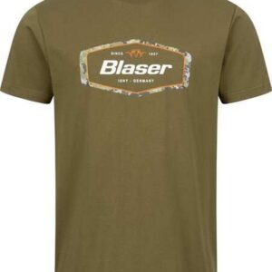 Blaser logós férfi póló, keki színű, kényelmes viselet vadászathoz és szabadidőhöz, jó minőségű, stílusos outdoor ruha vadászcégek és vadászmobilok számára.