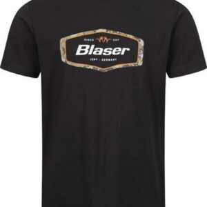 Blaser márkás fekete póló, vadászathoz vagy szabadidő ruházathoz, logós design, outdoor és vadászbolt kiegészítő, minőségi férfi póló, modern stílusban készítve, vadászati motívumokkal, vadászbolt Weigl vadászbolt kínálatában.