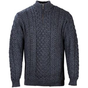 Kézi kötött sötétszürke pulóver, magas nyakú cipzárral, meleg téli ||| Vastag kötött pulóver magas nyakkal, cipzárral, ideális outdoor és vadászkellékekhez a Weigl Vadászbolt kínálatában ||| Ez a kézi kötött sötétszürke pulóver magas nyakkal és cipzárral kiváló hideg időben való viseletre. Kiváló minőségű, meleg anyagból készült, tökéletes outdoor és vadászképességekhez, színével és kialakításával egyedi stílust biztosít a vadászatban vagy szabadidős tevékenységek közben a Weigl Vadászbolt kínálatában. Releváns kereséshez ideális.